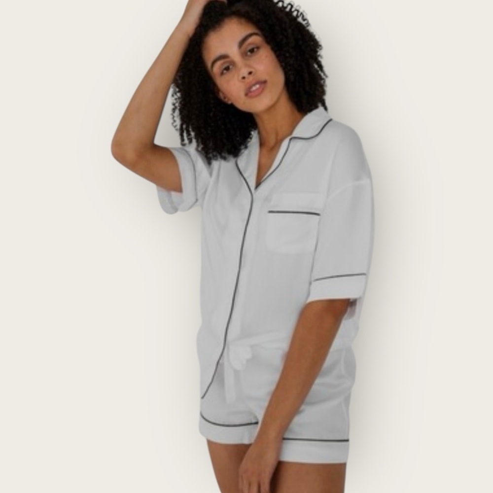 NWT | Ettitude | Signature Sateen Shorts | Cloud White/Black | Large